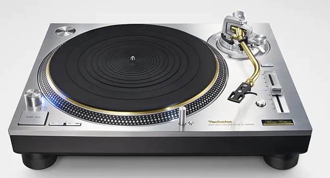 Technics SL-1200GME Master Edition close-up view